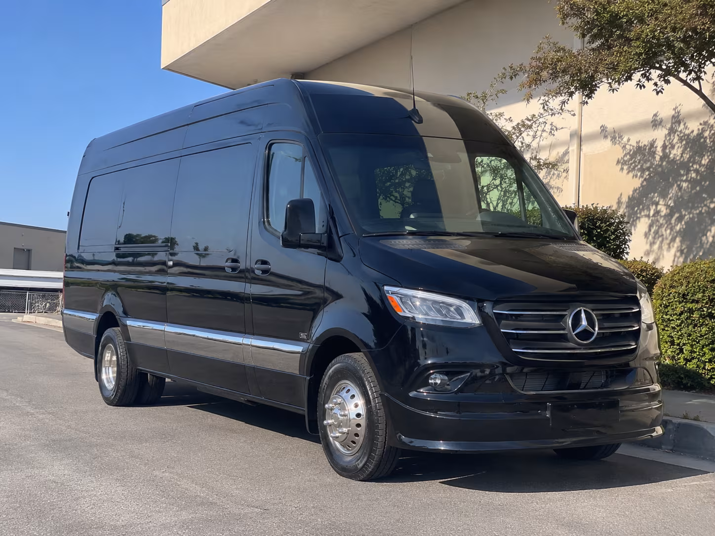 Lexington Airport Shuttle & Transportation party bus exterior
