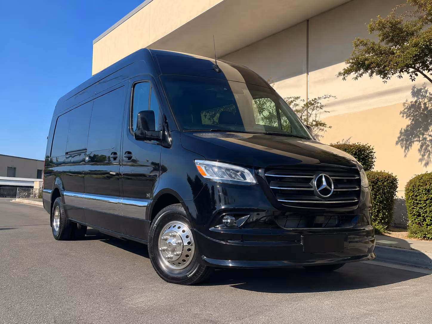 Lexington Airport Shuttle & Transportation party bus exterior