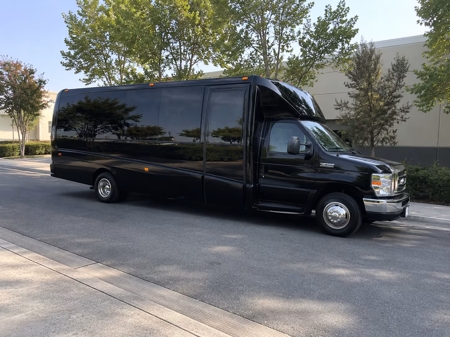 Lexington Winery Tour & Pub Crawl Transportation party bus exterior